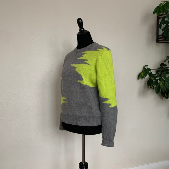 Grey sweater with rad neon green sz M - Picture 2 of 5
